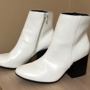 Steve Madden White heeled Booties